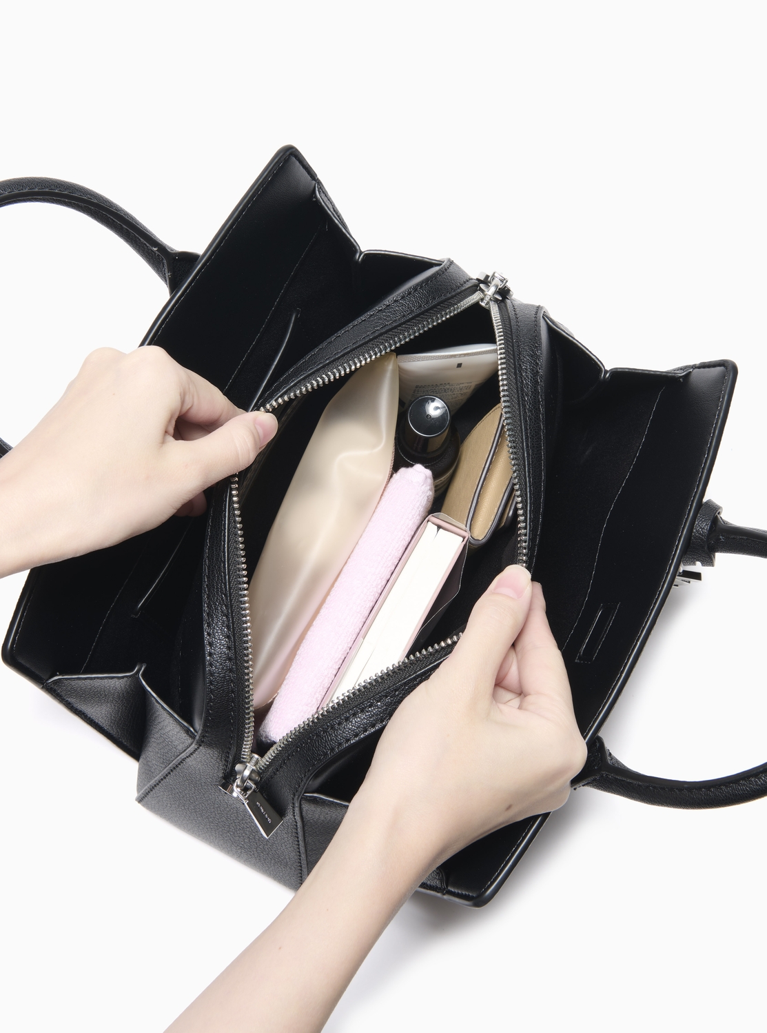 LAILA エンブリッシュ レーザーカットレザー サッチェル スモール