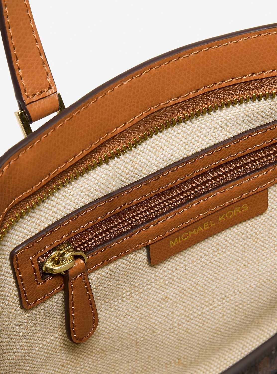 公式アウトレット】TARYN レザー コンバーチブル クロスボディ