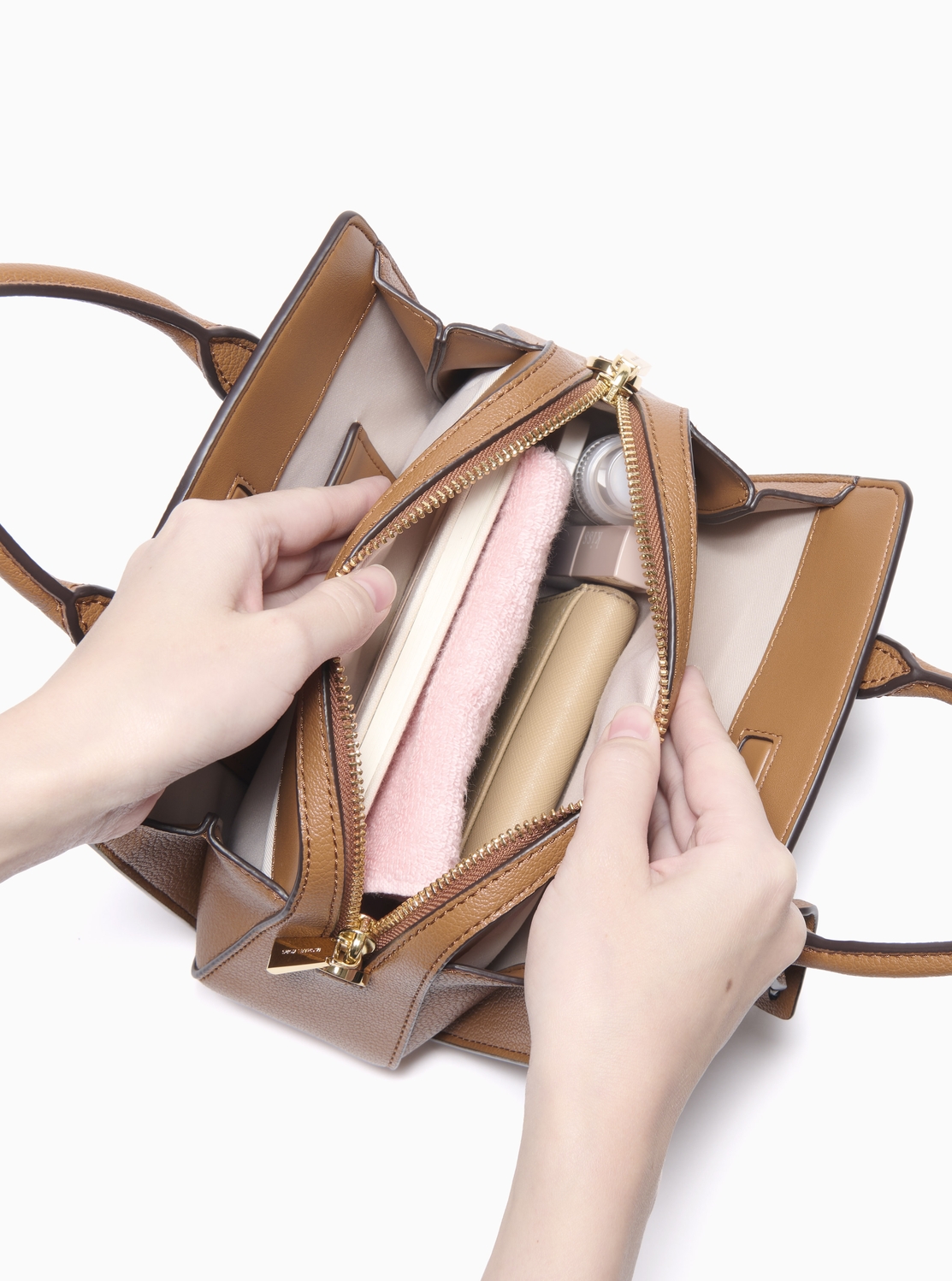 LAILA(レイラ) クロスボディ エクストラスモール - MKシグネチャー|マイケル・コース(MICHAEL KORS)公式オンラインアウトレットストア 10