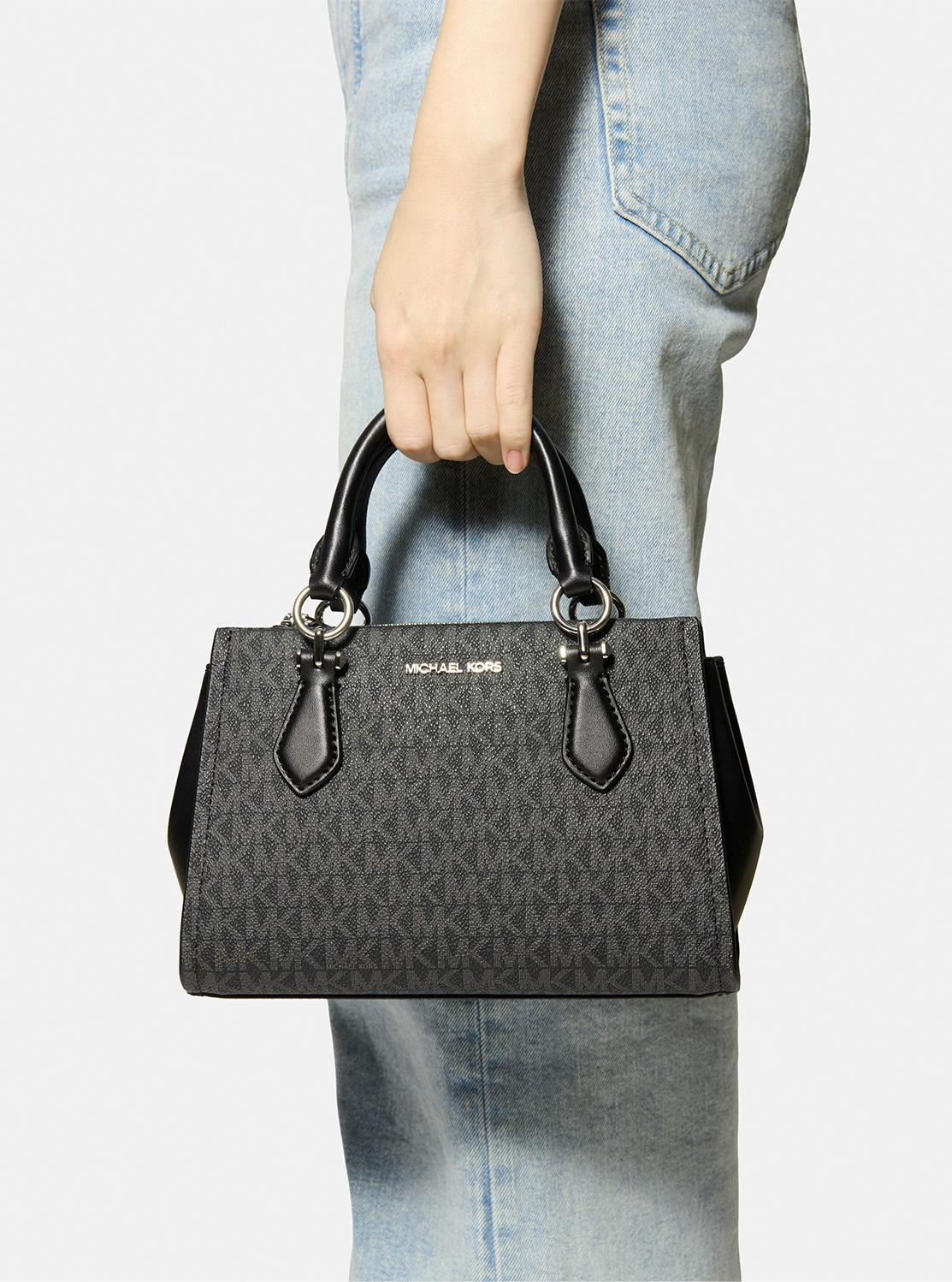 【Michael Kors】Quinn クロシェ 2WAY クロスボディバッグ Amazon.com: Michael Kors Womens Quinn X-Small Crossbody Tote
