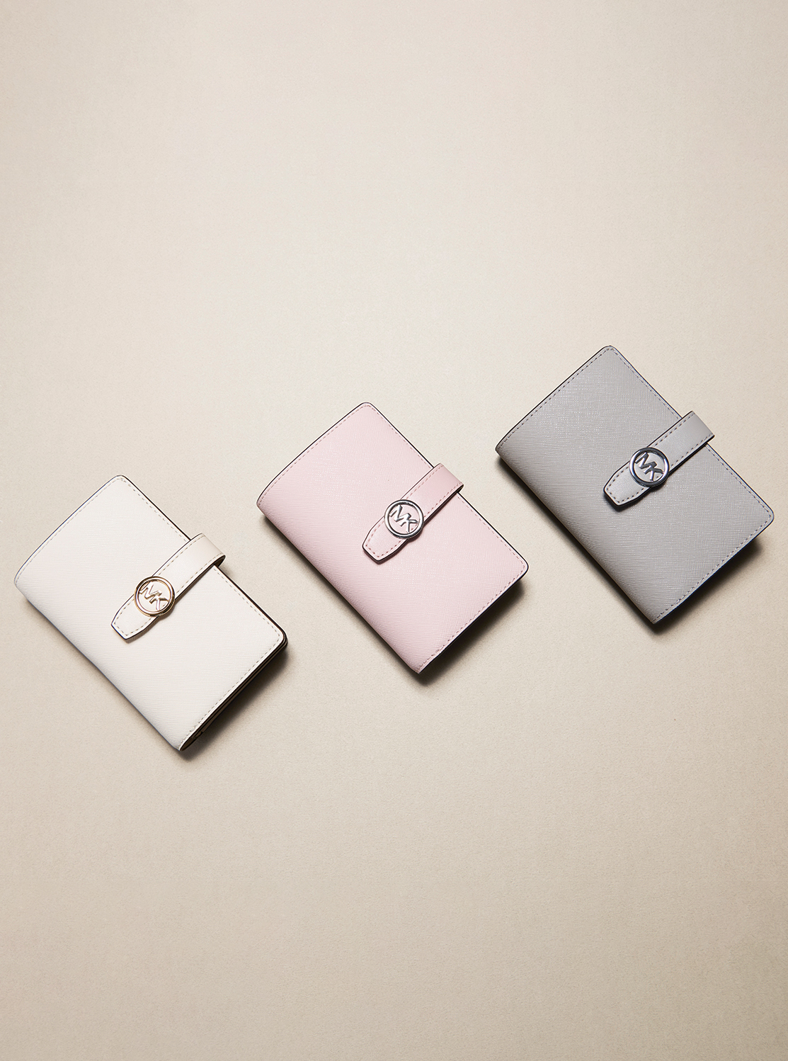 【極美品】改訂増補版 アクセシブルデザイン 公式アウトレット】GREENWICH タブ ジップアラウンド ウォレット