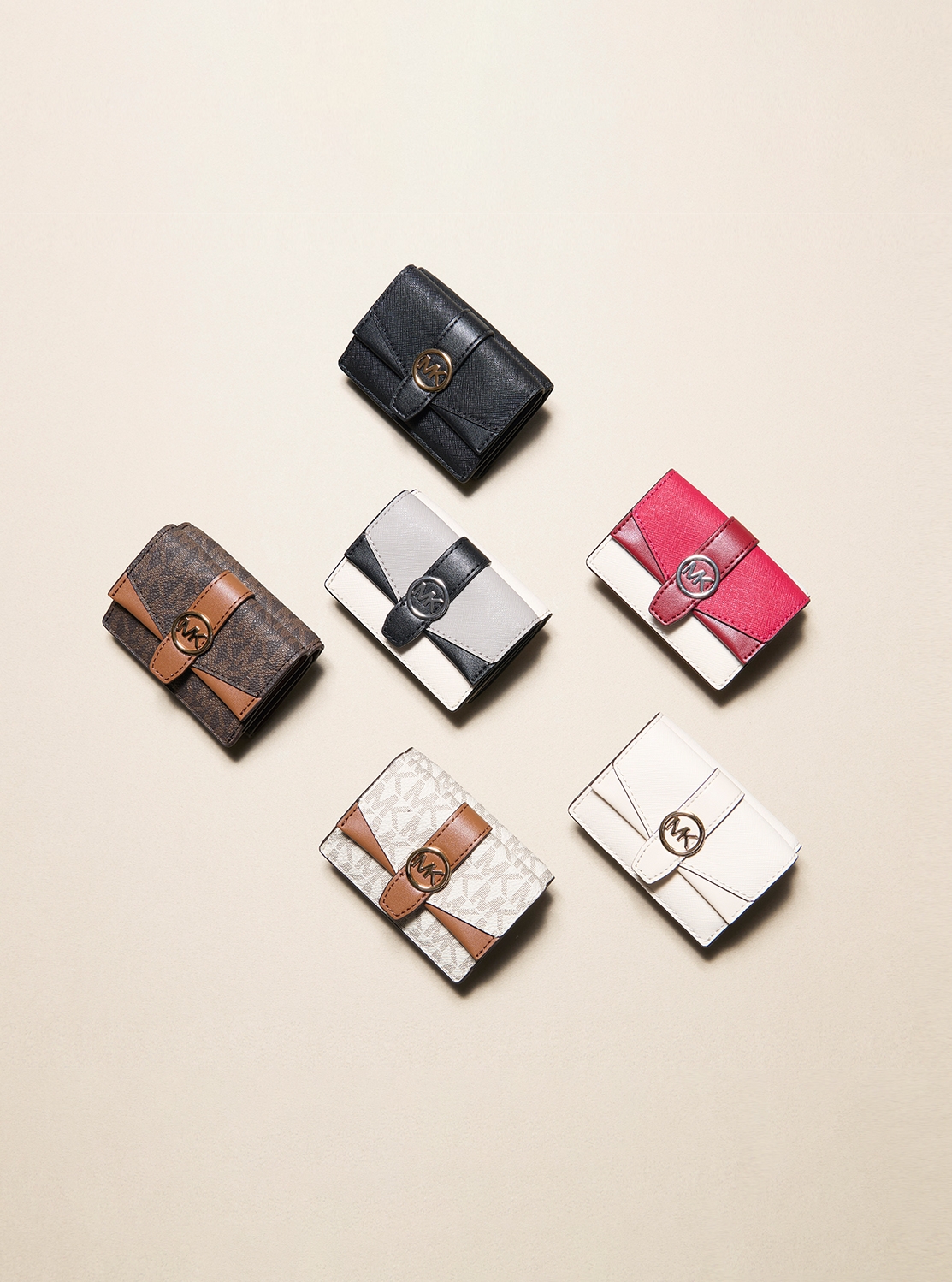 【日本限定】GREENWICH(グリニッチ) フラップ トライフォールド エクストラスモール - MKシグネチャー|マイケル・コース(MICHAEL KORS)公式オンラインアウトレットストア 10