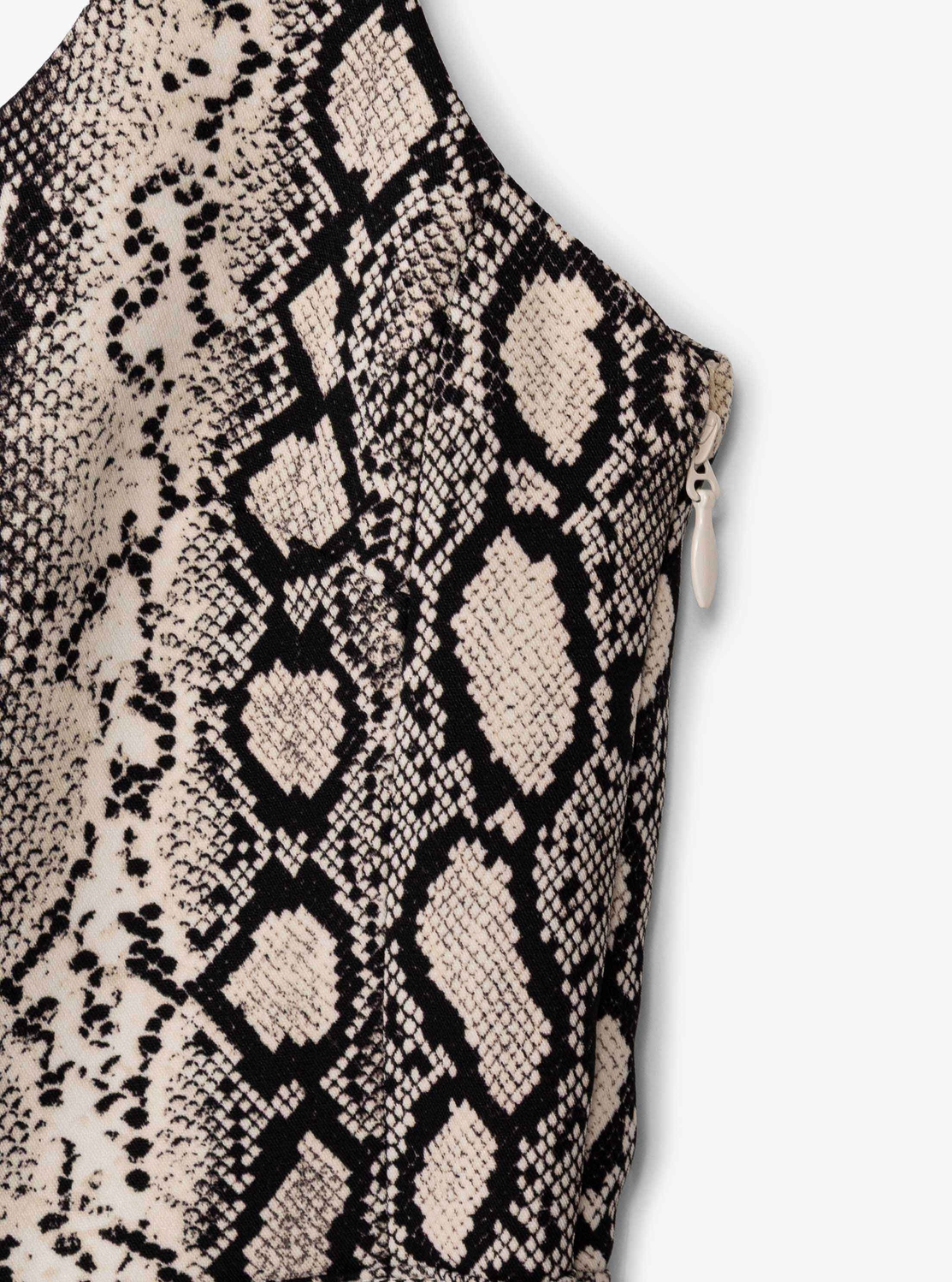 スクープネック ミニドレス